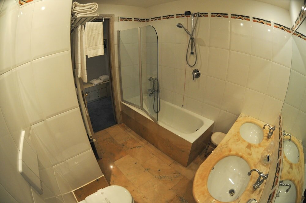 Фото Hotel de La Ville