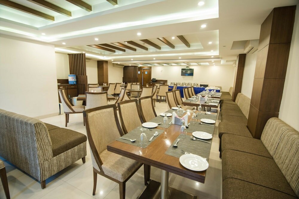 Фото L N Marriott Hotel