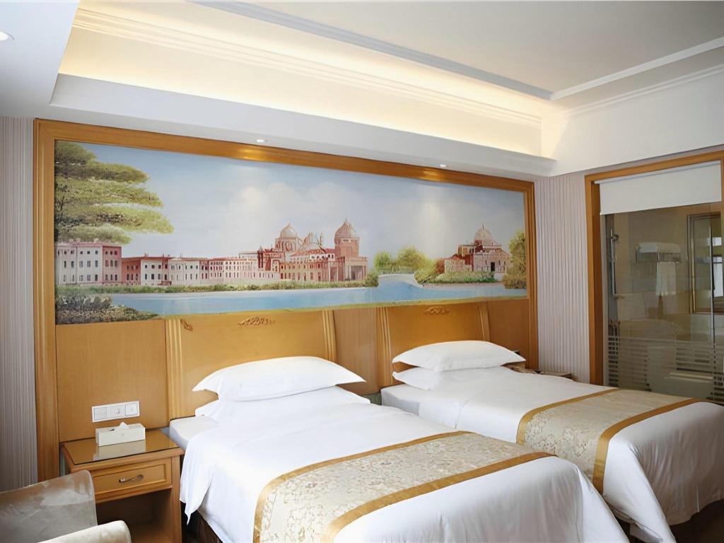 Фото Vienna Hotel