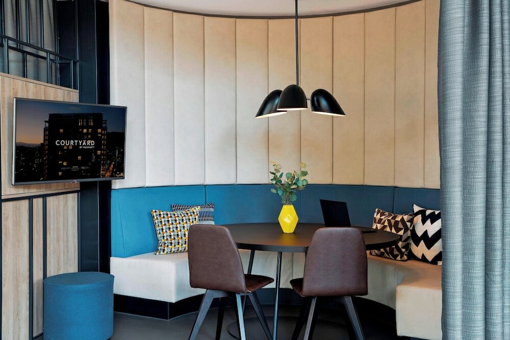 Фото Courtyard by Marriott Zurich North