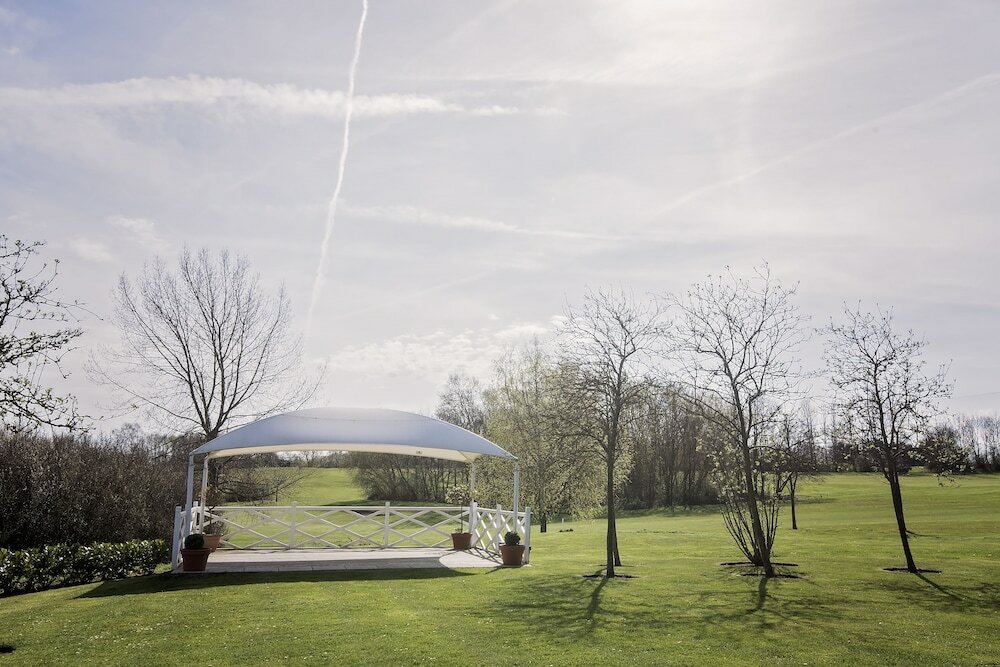 Фото Mercure Milton Keynes