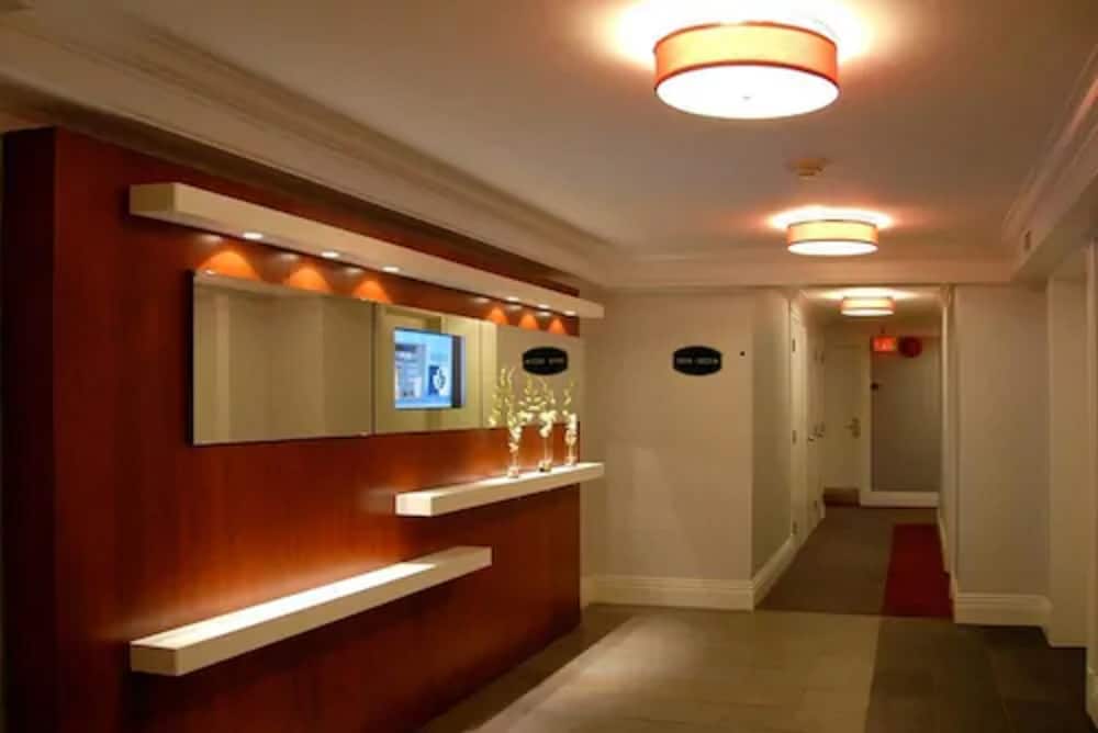 Фото Strathcona Hotel