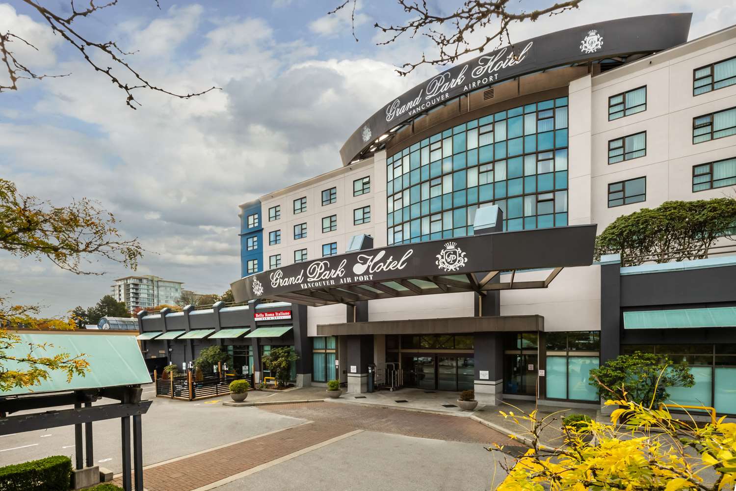 Фото Grand Park Vancouver Airport