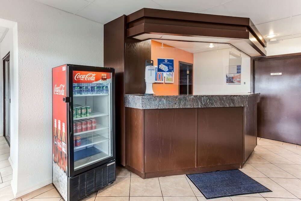 Фото Motel 6 Lethbridge