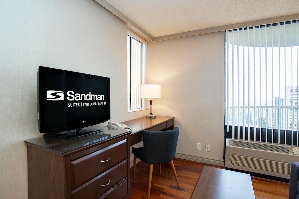Фото Sandman Suites Vancouver-Davie Street