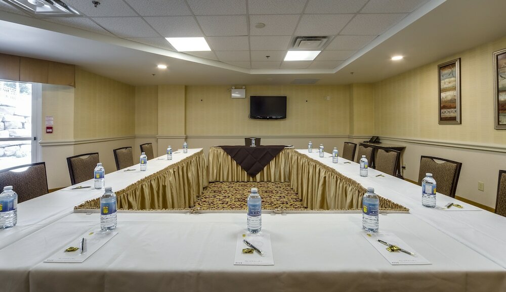 Фото Monte Carlo Inn & Suites Downtown Markham