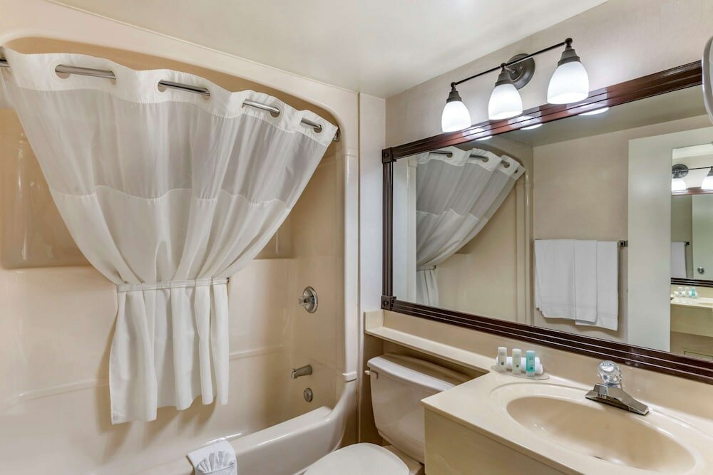 Фото Quality Hotel & Suites Montreal East