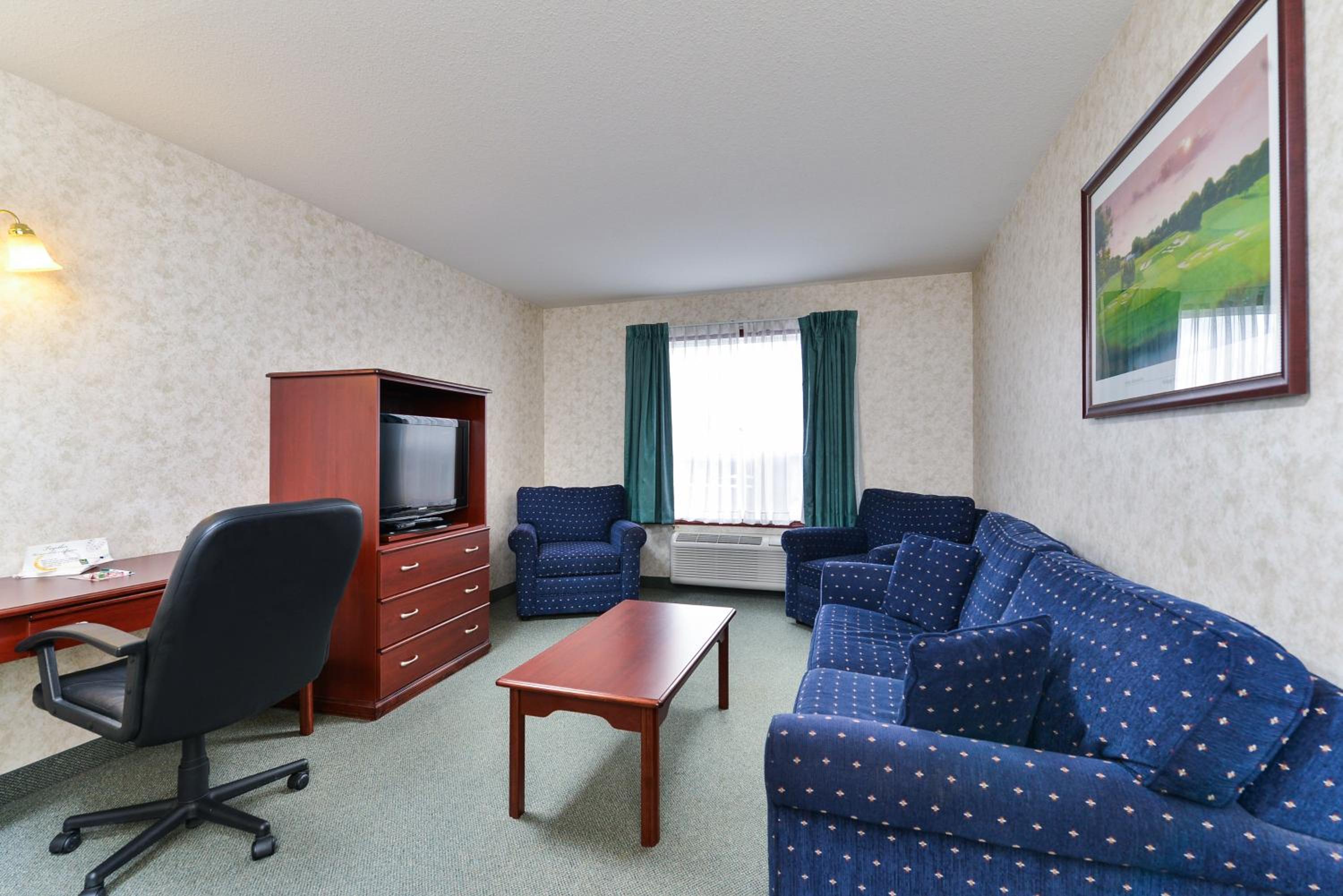 Фото Ramada by Wyndham Nisku Edmonton Airport