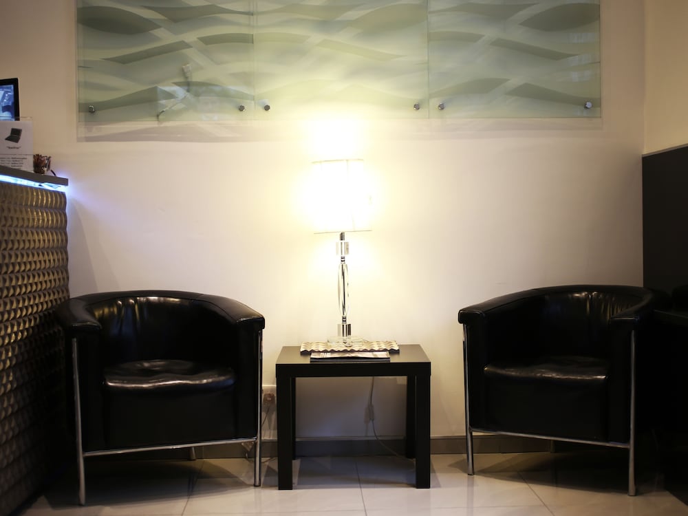 Фото Huttons Hotel