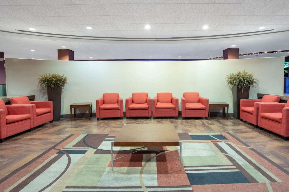 Фото Ramada by Wyndham Phoenix Midtown