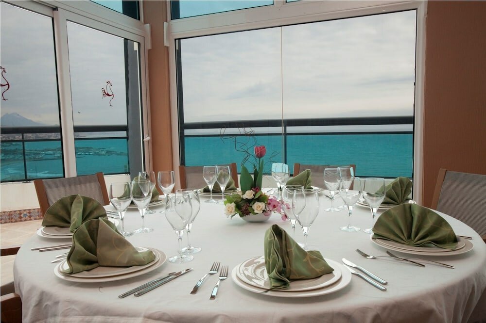 Фото Hotel La Familia Gallo Rojo