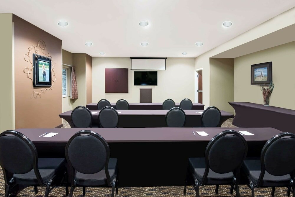 Фото Microtel Inn & Suites by Wyndham Sidney