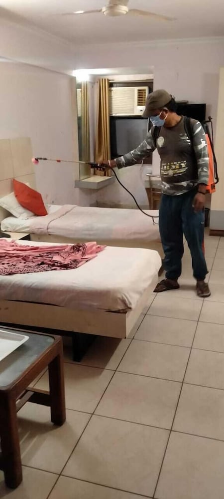 Фото Lals Plaza Hotel