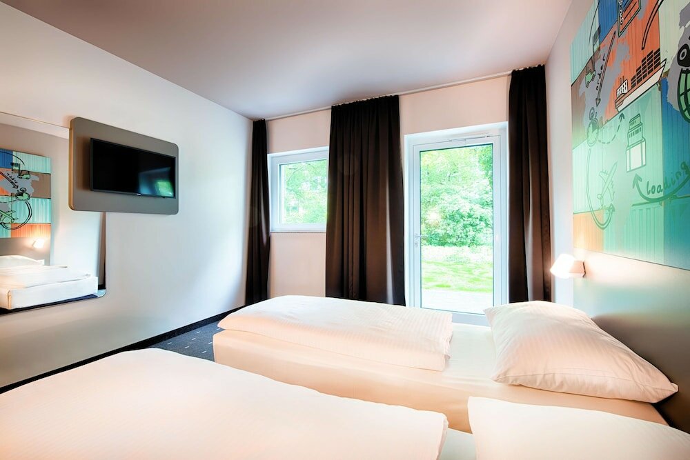 Фото B&b Hotel Stuttgart-Neckarhafen