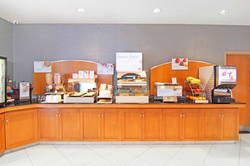 Фото Holiday Inn Express Hotel & Suites Calgary S-Macleod Trail S, an Ihg Hotel