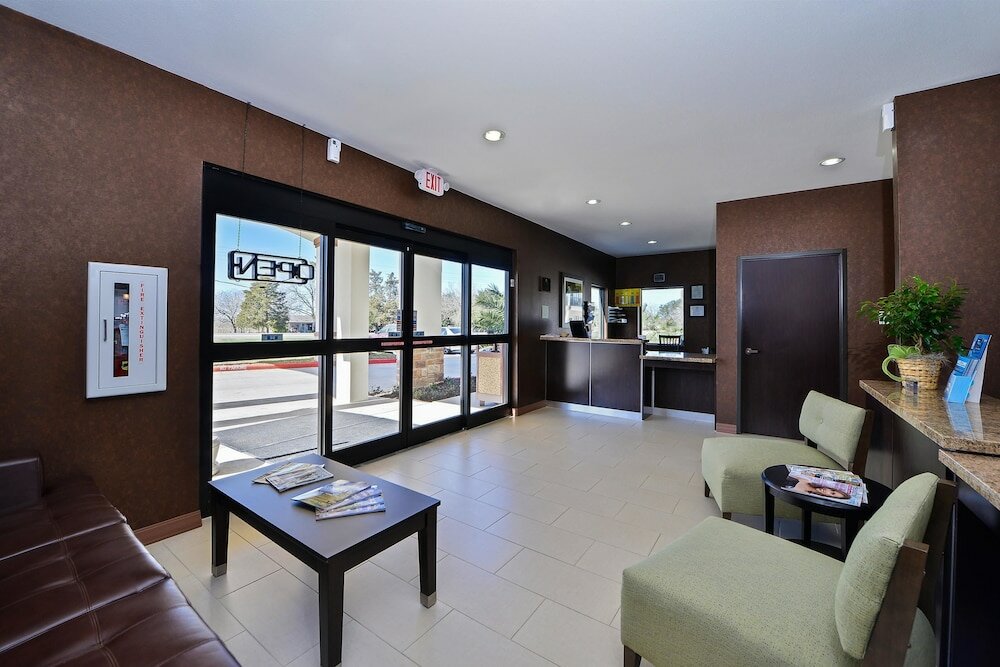 Фото Americas Best Value Inn & Suites Cuero