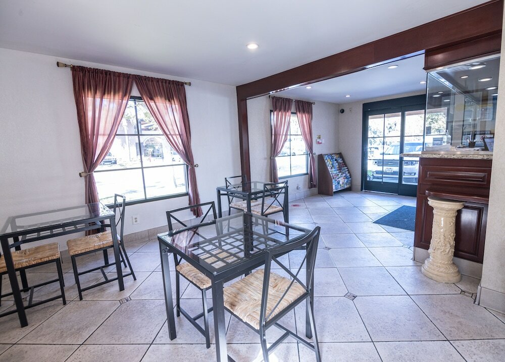 Фото Days Inn by Wyndham San Bernardino/Redlands