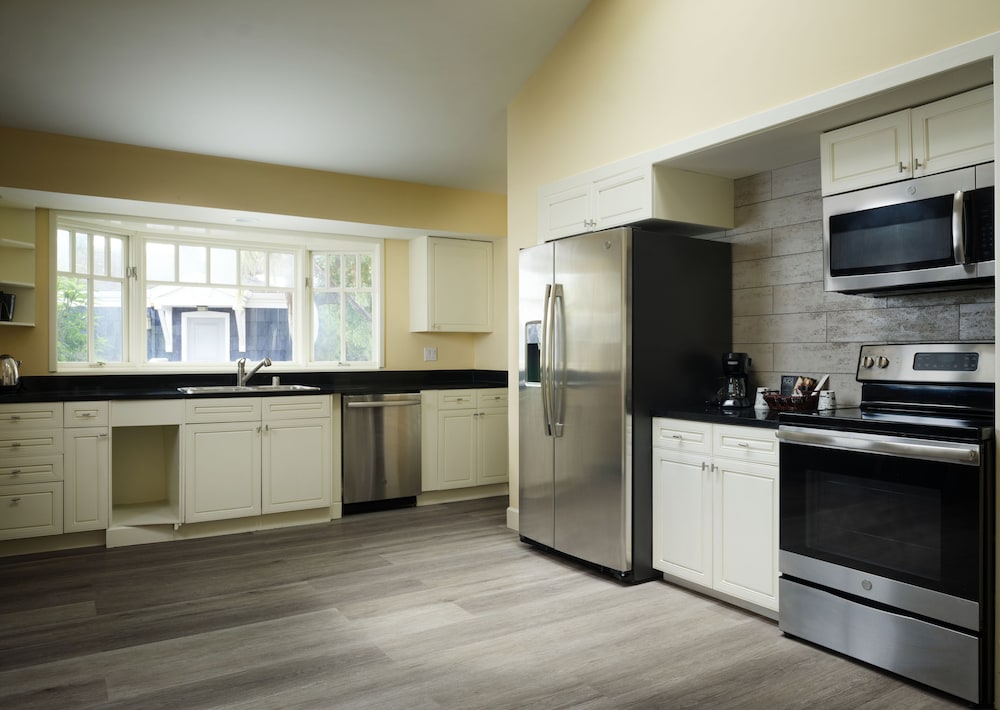 Фото Lighthouse Lodge And Cottages