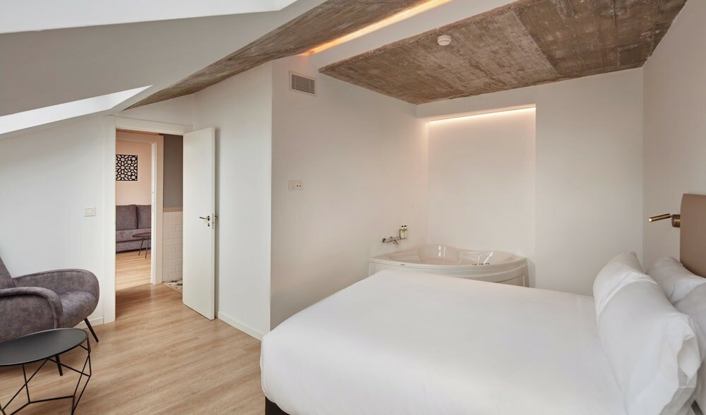 Фото Sercotel Granada Suites