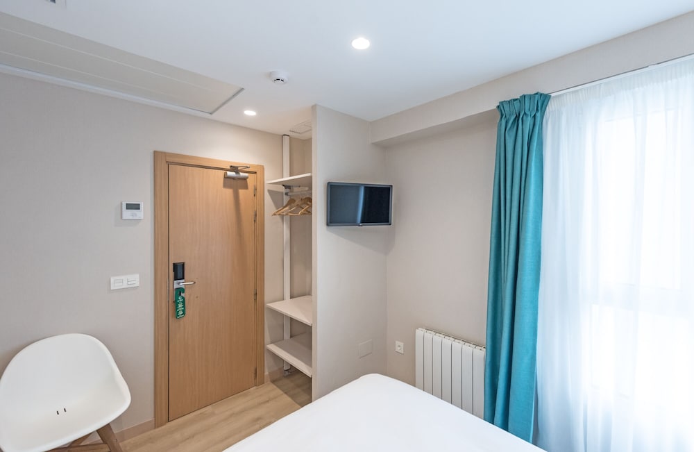 Фото Hostal La Lonja