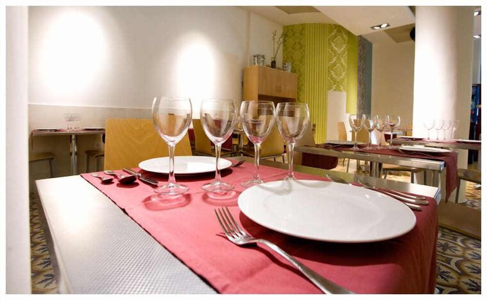 Фото Hostal La Lonja