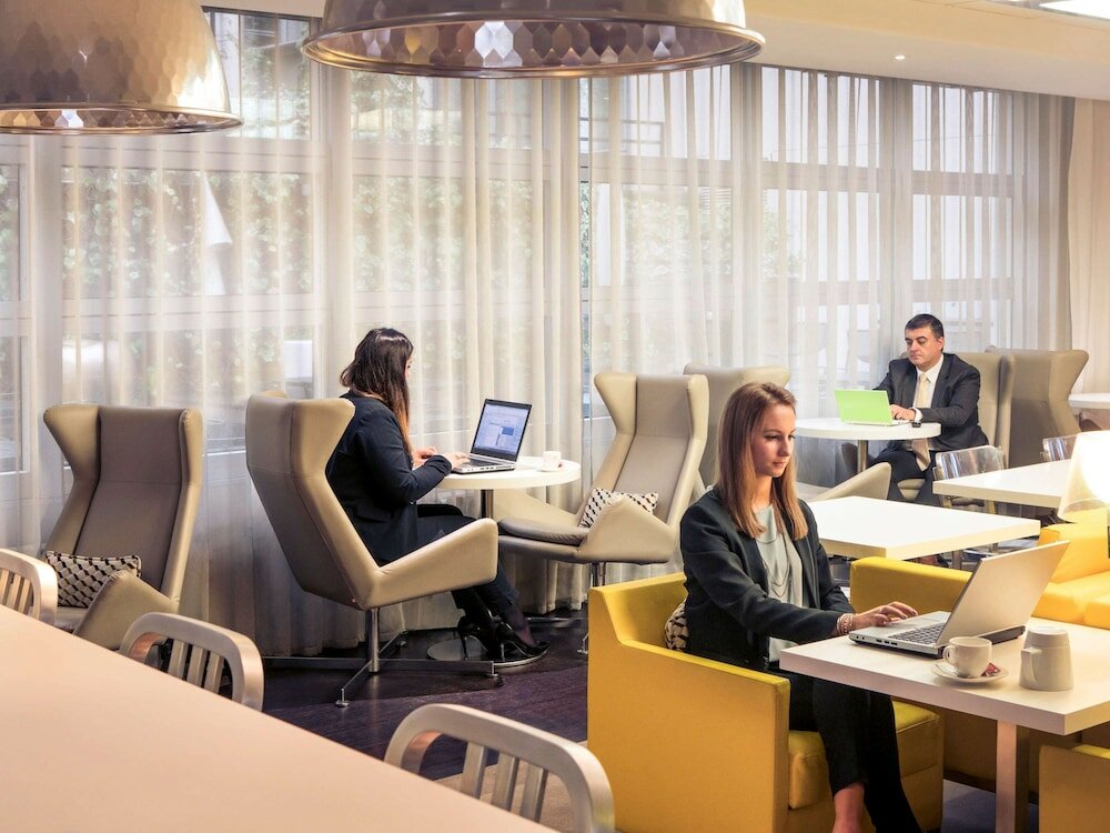 Фото Mercure Paris Massy Gare TGV