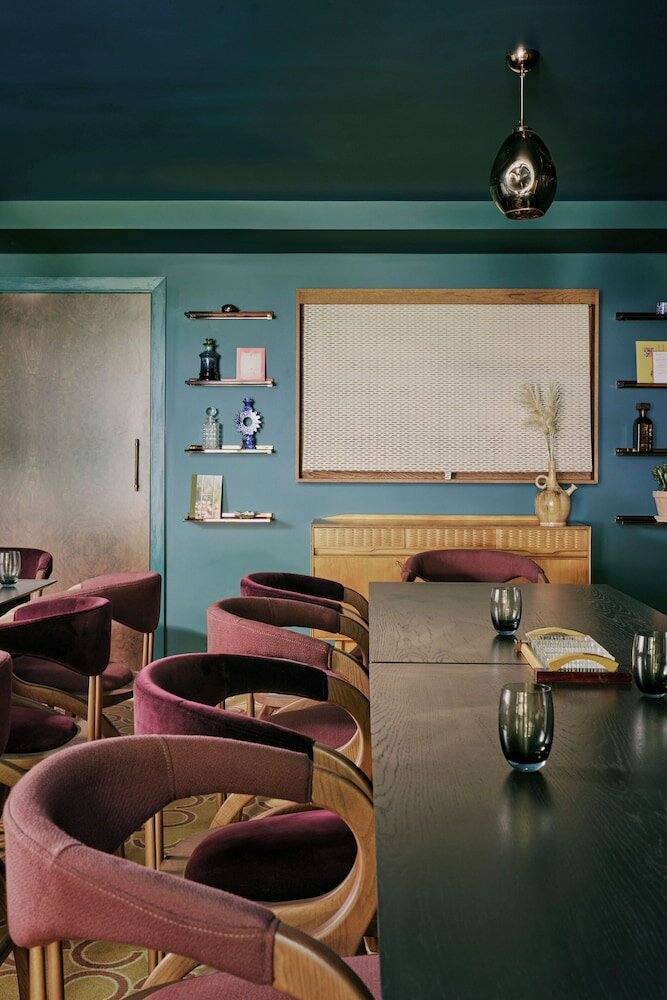 Фото Ember Locke Kensington