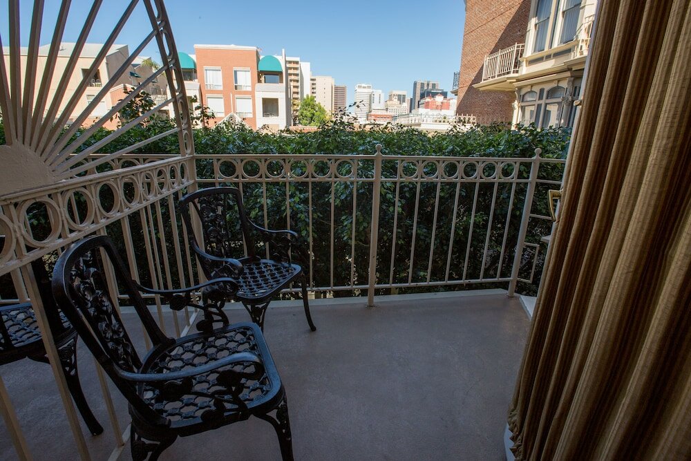 Фото The Horton Grand Hotel