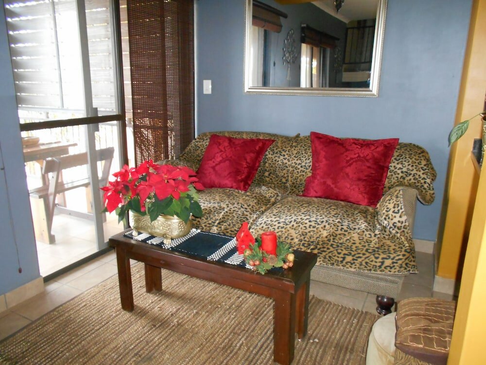 Фото Meerkat Manor