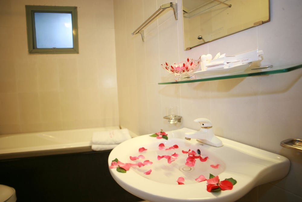 Фото Urban Alley Hotel