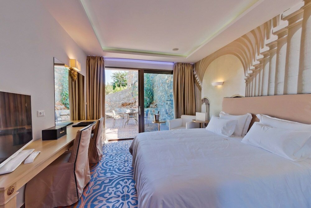 Фото Royal Marmin Bay Boutique & Art Hotel