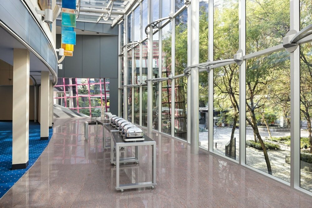 Фото Sheraton Vancouver Wall Centre