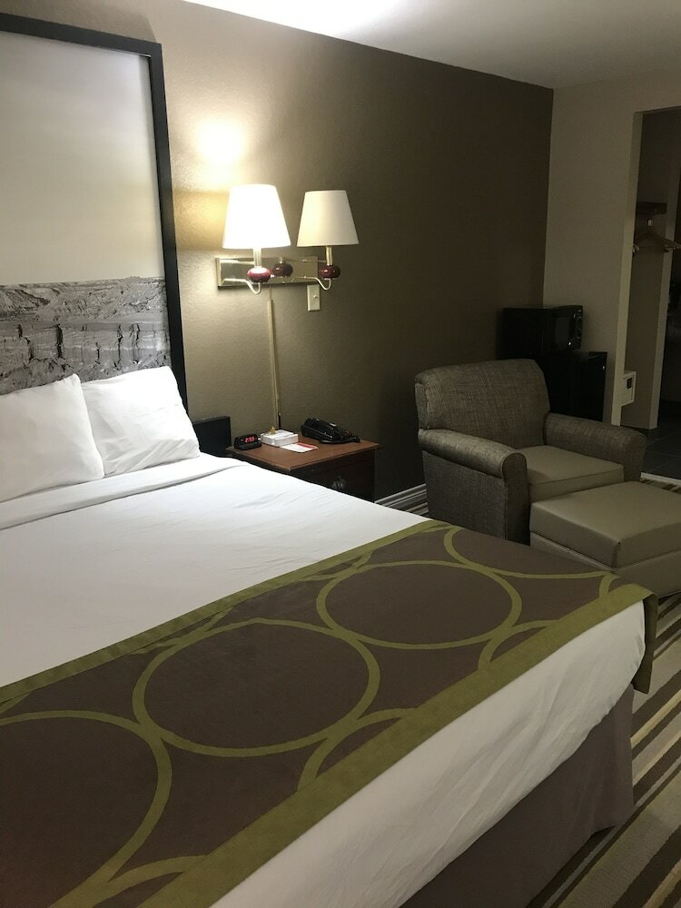 Фото Super 8 by Wyndham Childress