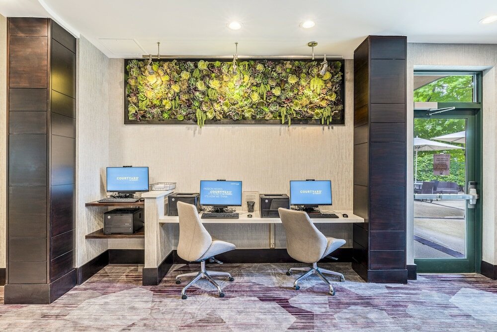 Фото Courtyard by Marriott Boston Waltham