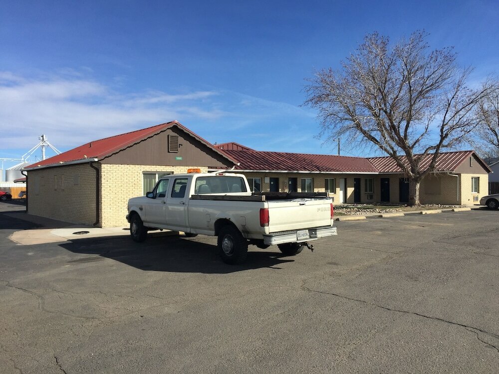 Фото Country Manor Motel Watkins