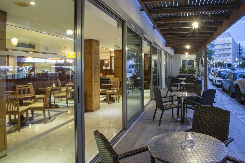 Фото Manousos City Hotel