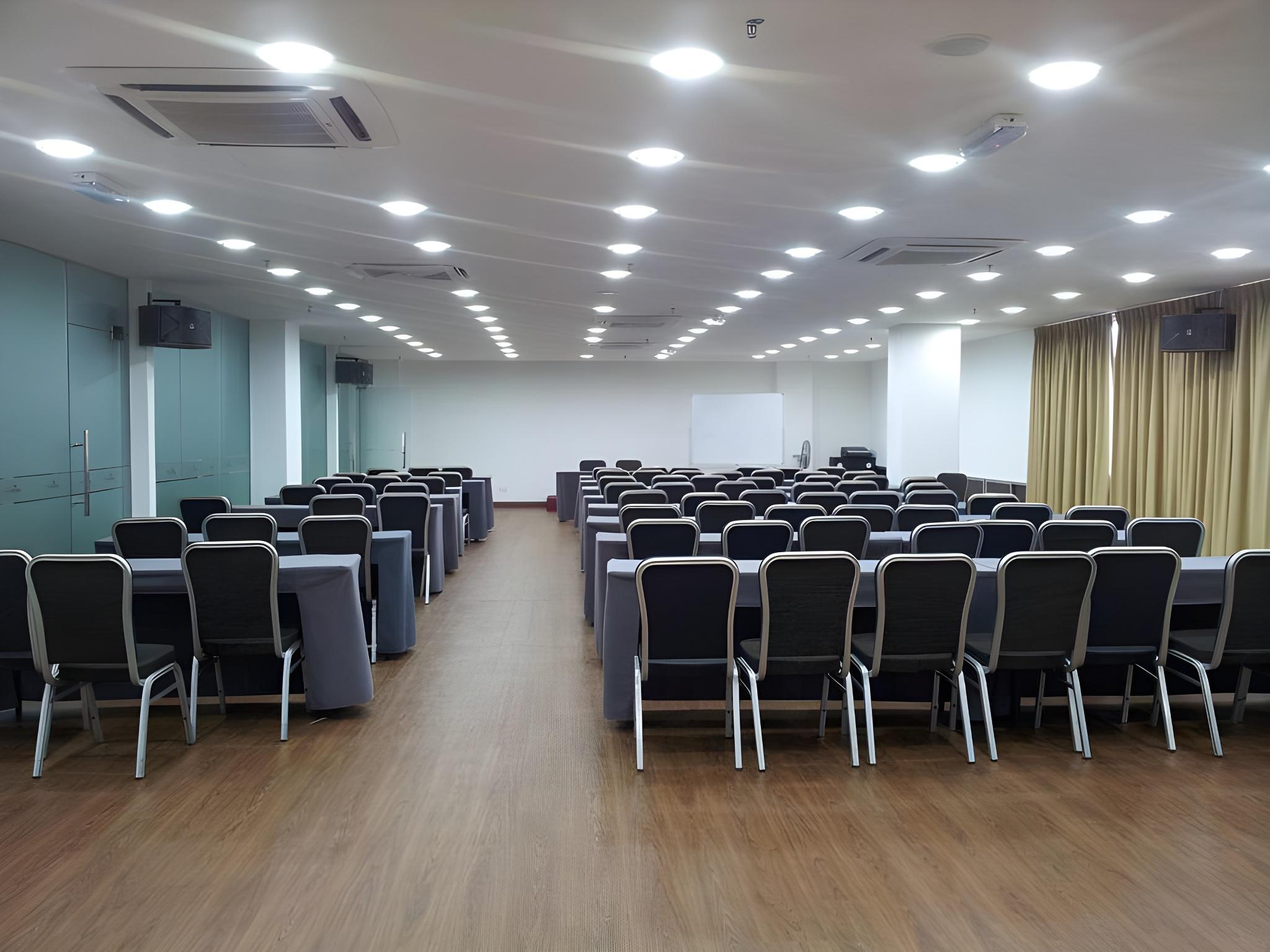 Фото Pinetree Hotel