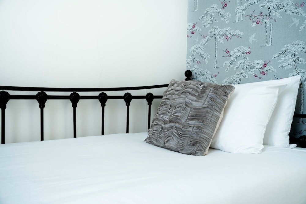 Фото Lancaster Court Hotel