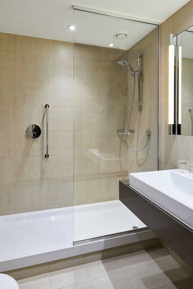 Фото Lingfield Park Marriott Hotel & Country Club