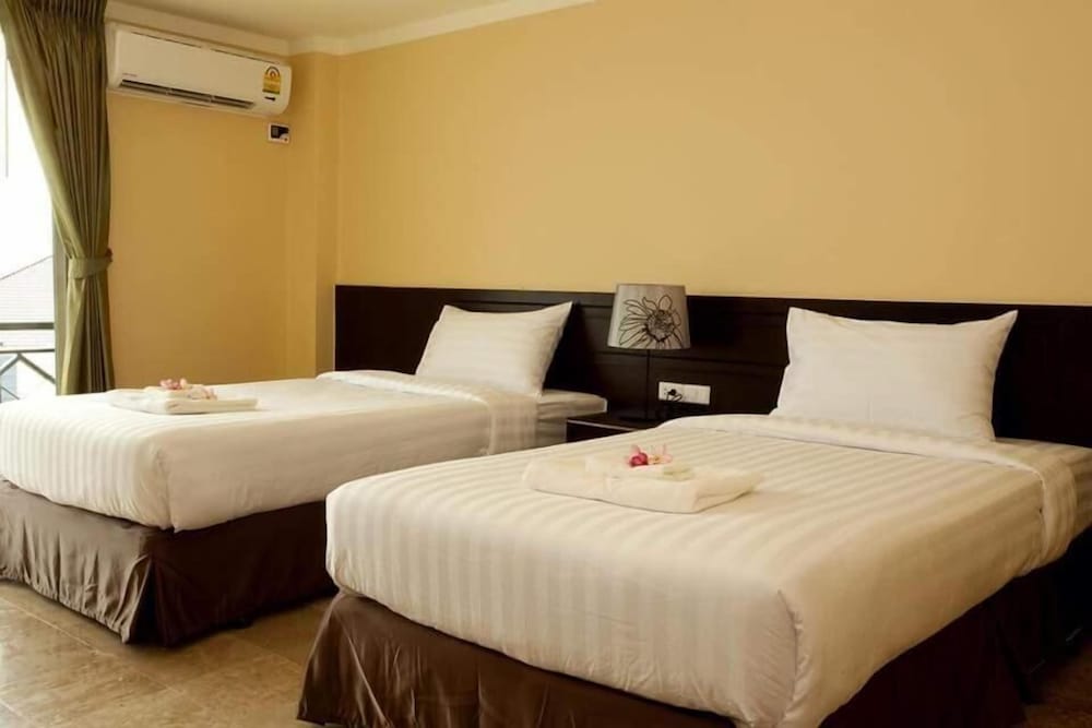 Фото J & Y Lodge Hotel