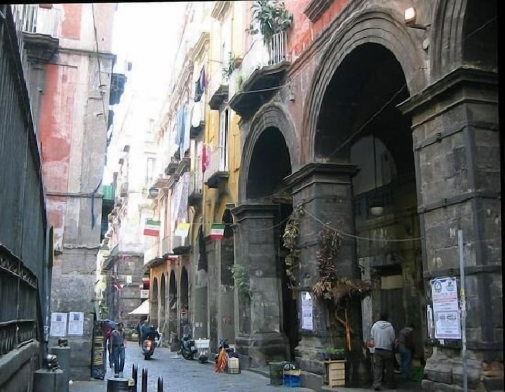 Фото Napoli Squares Suites