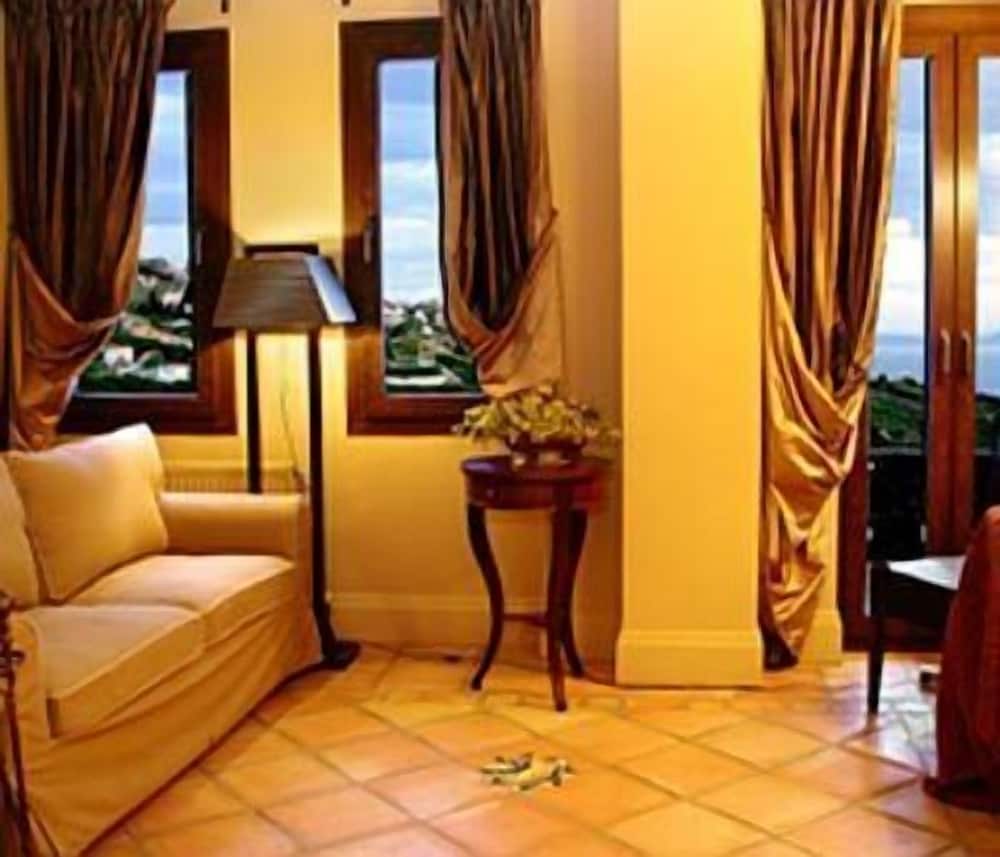 Фото Archontika Karamarlis