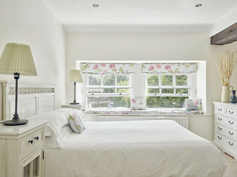 Фото Tennant Arms Hotel