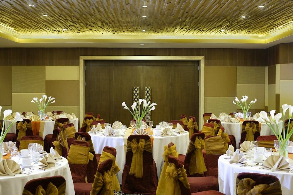 Фото Hotel Santika Pandegiling Surabaya