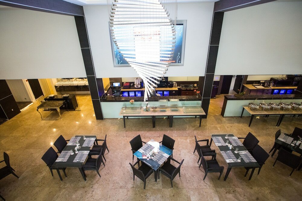 Фото Royale Signature Hotel