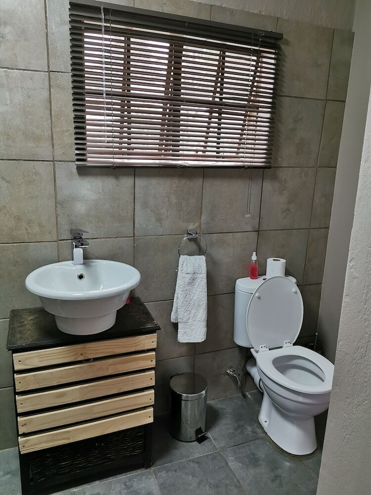 Фото Aerotropolis Guest Lodge