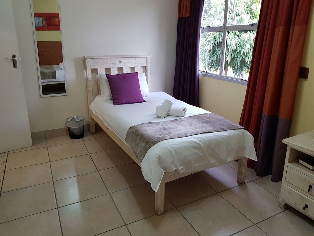 Фото Oceans Hotel & Self Catering