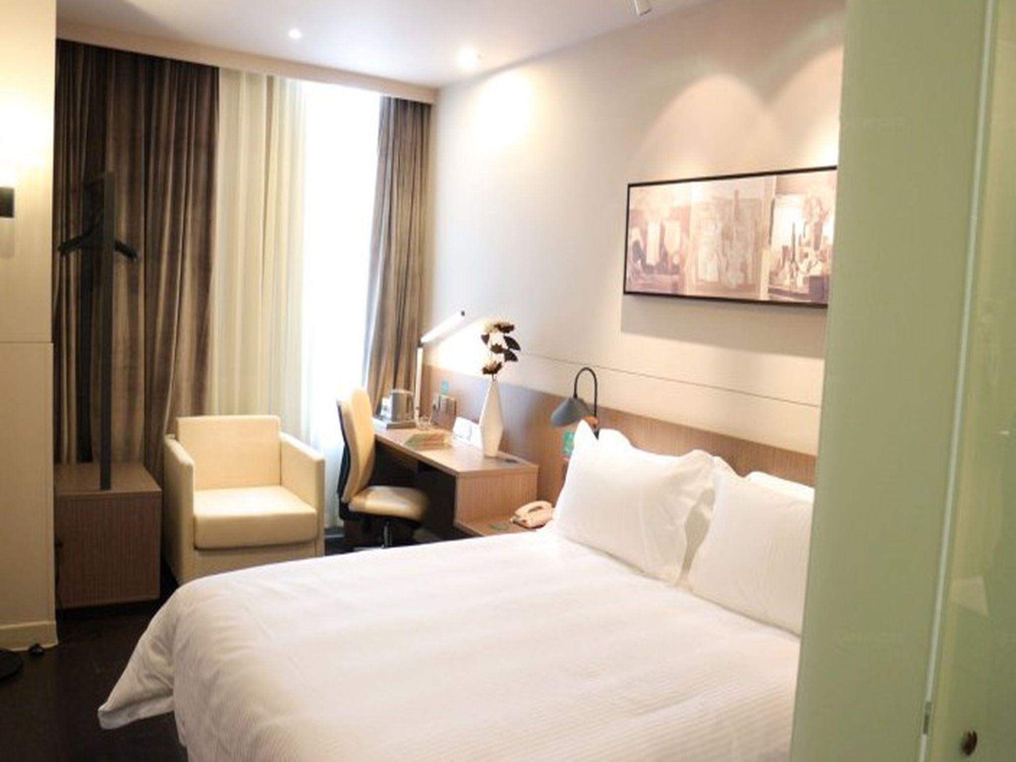 Фото Jinjiang Inn Select Xining West Wusi Road New Hualian Square