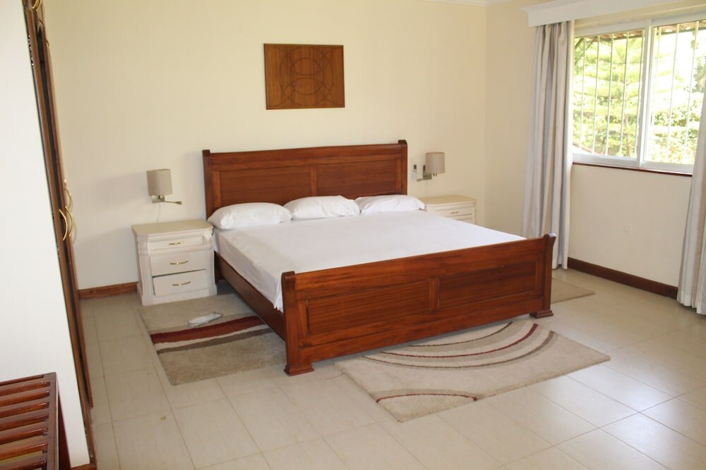 Фото Sovereign Hotel