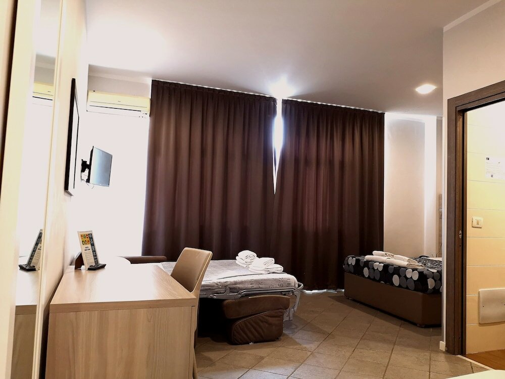 Фото Academy Hotel Fiumicino